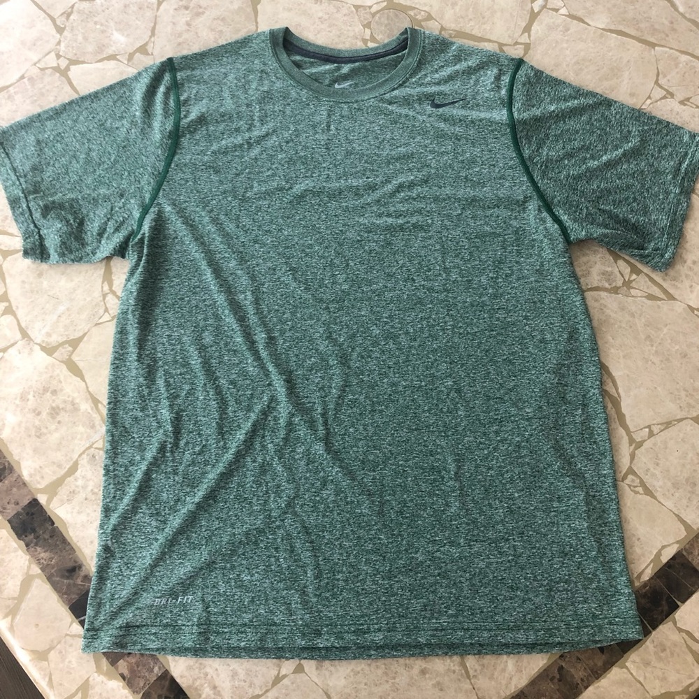 dri-fit nike workout t-shirt (size large)